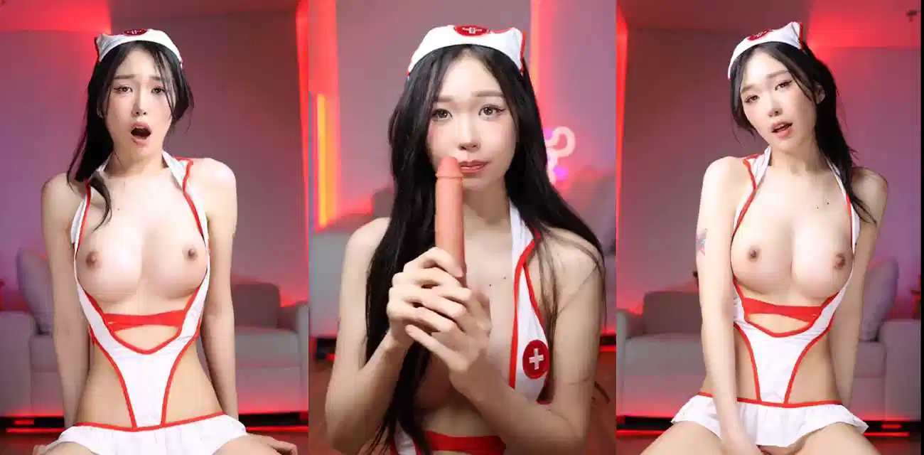 新加坡极品网黄【meriolchan】最新福利写真流出，情趣制服淫骚炸裂道具自慰勾魂夺魄