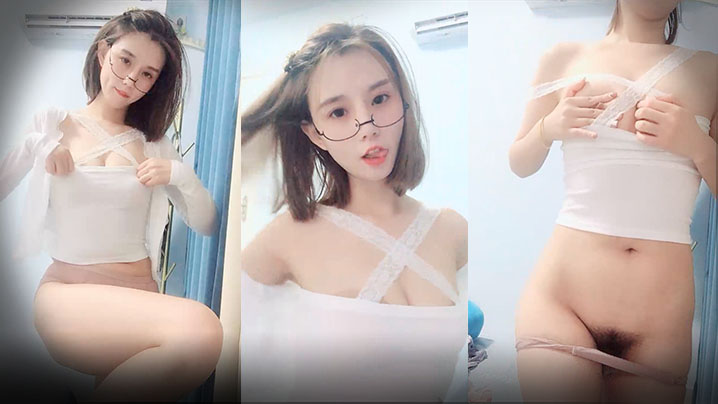 【喵喵是个猫】顶级短发酒窝小背心、肉色丝袜抚摸美臀半脱下掰开嫩穴