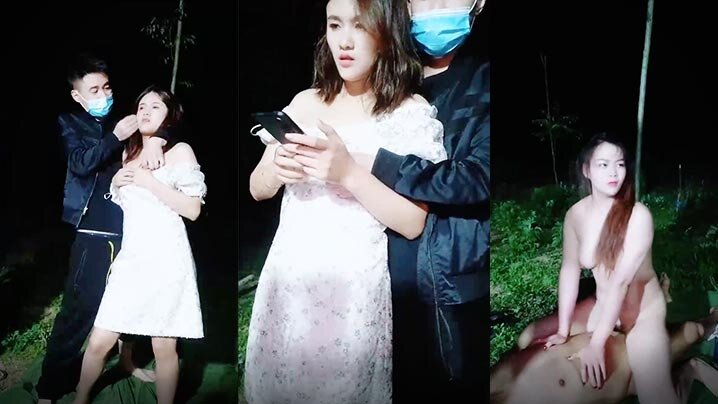 深夜强奸闺蜜！夏天到了 适合野外群P！！两男两女淫乱聚会小姐妹在空旷田野肆意狂叫