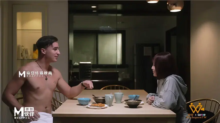 色控传媒PH-120 东西方最深入的文化交流-小嫩妹被洋老外的大鸡巴狂插-温芮欣